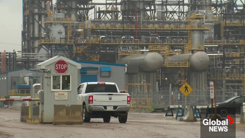 Click to play video: 'Alberta chambers, energy industry pushes back on oil and gas emissions cap'