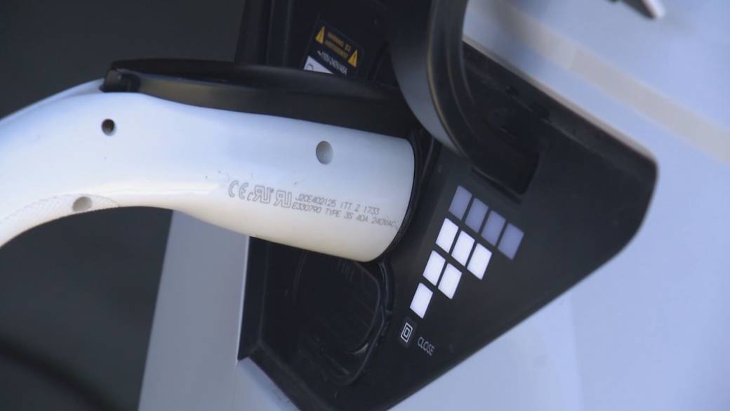 Click to play video: 'New studies focus attention on EV battery concerns'